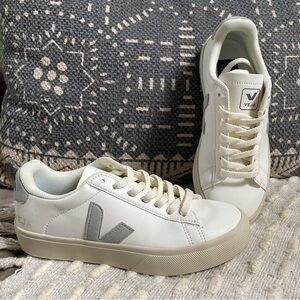 {Veja} Campo Sneaker